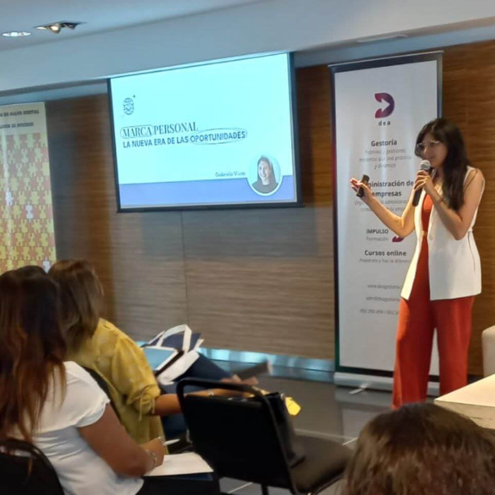 Charla mujeres emprendedoras