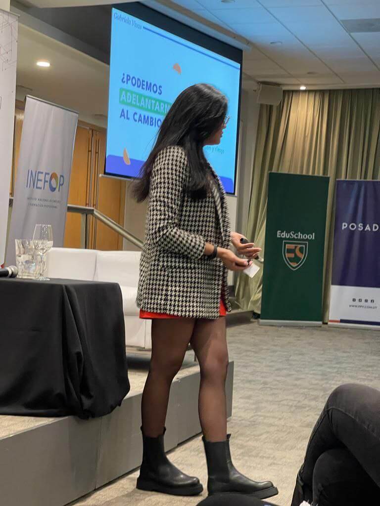 Charla mujeres emprendedoras