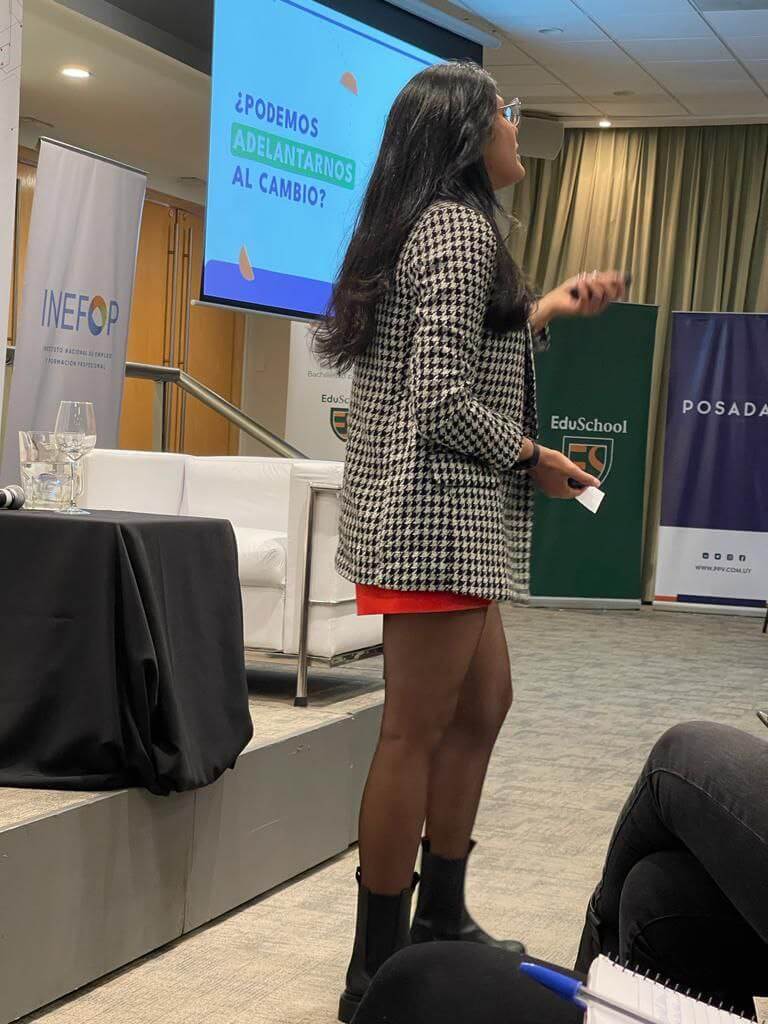 Charla mujeres emprendedoras